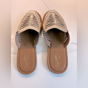 SEYCHELLES • NWOT • Women's Gold Woven Mule • Size 8.5M